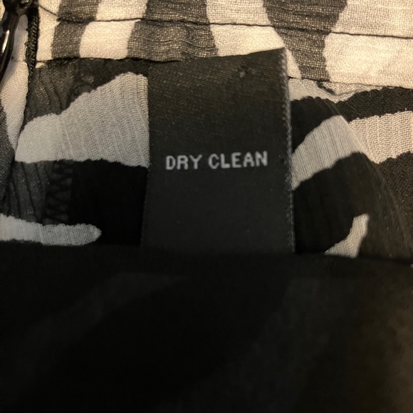 🧵Size 8 Black and white ruffle skirt by INC - Picture 5 of 5